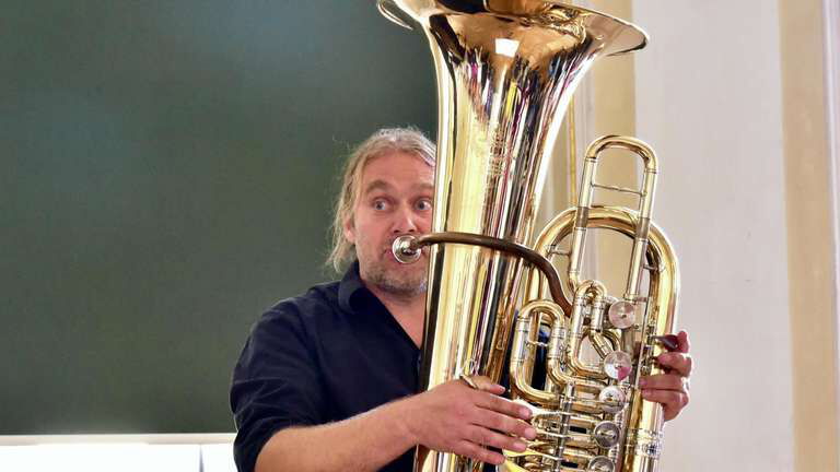 Lauterbacher Anzeiger: "Die Tuba und 38 beleidigte Instrumente" - 09.06.2025
